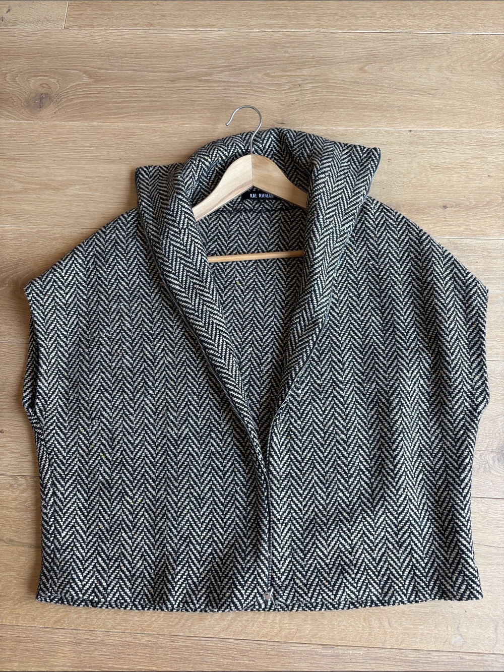 🦄 Kal Rieman Herringbone Shawl Collar Vest - Black & Cream